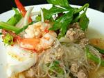 салат с лапшой и креветками
